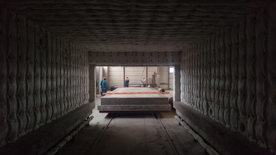 Brickwork and lining of thermal treatment furnace, with surface area of 32 m², T = 1100 °C